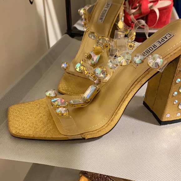 Heels - Picture 3 of 7